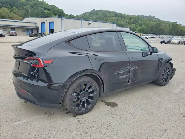 7SAYGDEE3PA025819 — 2023 Tesla Model Y, zdjęcie 3 z Copart 08.10.2026, Przód