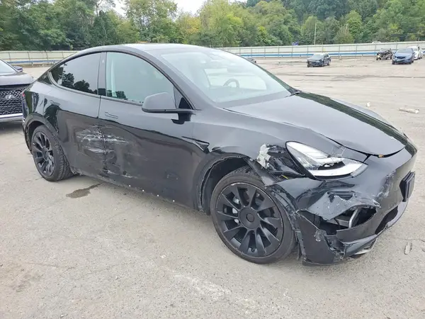 7SAYGDEE3PA025819 — 2023 Tesla Model Y, zdjęcie 4 z Copart 08.10.2026, Przód