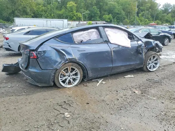 7SAYGAEE7PF741981 — 2023 Tesla Model Y, фото 3 с аукциона Copart, Опрокидывание