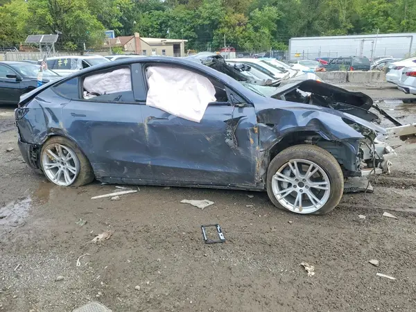 7SAYGAEE7PF741981 — 2023 Tesla Model Y, фото 4 с аукциона Copart, Опрокидывание