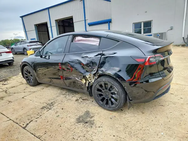 7SAYGAEEXPF605151 — 2023 Tesla Model Y, photo 2 from Copart, Side