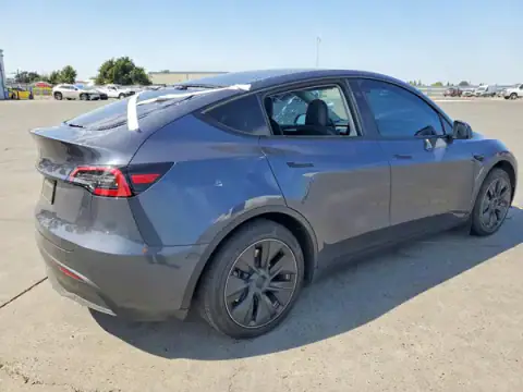 7SAYGDEDXPF977677 — 2023 Tesla Model Y, zdjęcie 3 z Copart, Przód