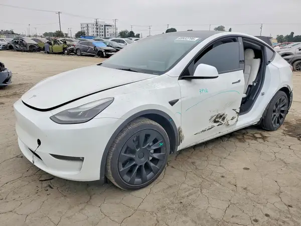 7SAYGAEE6PF660907 Tesla Model Y 2023 — Side damage, before-repair photo