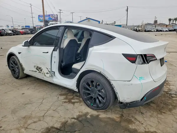 7SAYGAEE6PF660907 — 2023 Tesla Model Y, photo 2 from Copart, Side