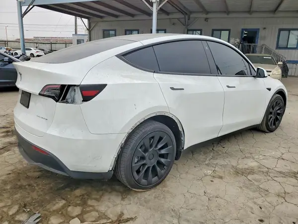 7SAYGAEE6PF660907 — 2023 Tesla Model Y, photo 3 from Copart, Side
