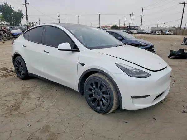 7SAYGAEE6PF660907 — 2023 Tesla Model Y, photo 4 from Copart, Side