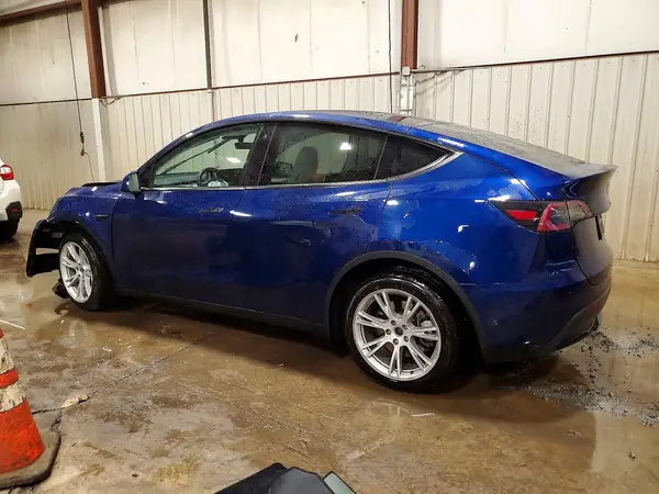 7SAYGDEEXPF670986 — 2023 Tesla Model Y, zdjęcie 2 z Copart 13.10.2026, Przód