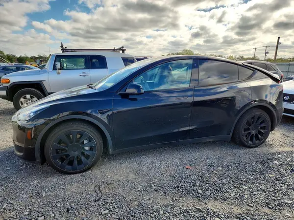 7SAYGDEE7PF760225 Tesla Model Y 2023 — Rear end damage, before-repair photo