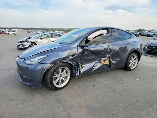 7SAYGDEE4PA103735 Tesla Model Y 2023 — повреждение Боковая часть, фото до ремонта