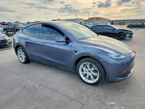 7SAYGDEE4PA103735 — 2023 Tesla Model Y, фото 4 с аукциона Copart, Боковая часть