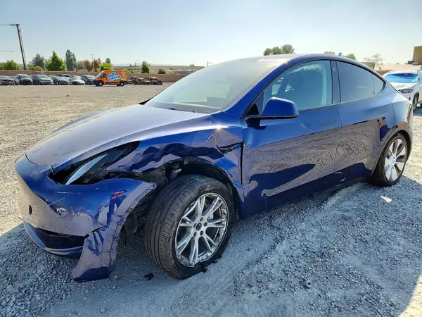 7SAYGAEE4PF615495 Tesla Model Y 2023 — Undercarriage damage damage, before-repair photo