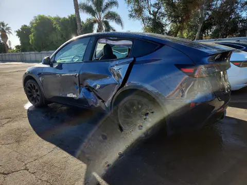 7SAYGAEE9PF713860 — 2023 Tesla Model Y, photo 2 from Copart 23.10.2026, Side