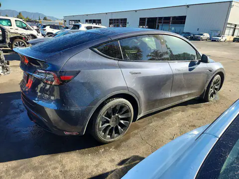 7SAYGAEE9PF713860 — 2023 Tesla Model Y, photo 3 from Copart 23.10.2026, Side
