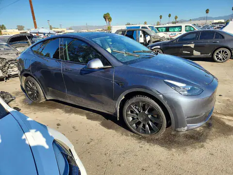 7SAYGAEE9PF713860 — 2023 Tesla Model Y, photo 4 from Copart 23.10.2026, Side
