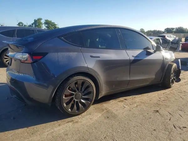 7SAYGDEF4PF857195 — 2023 Tesla Model Y, фото 3 с аукциона Copart, Передняя часть