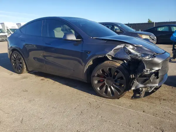 7SAYGDEF4PF857195 — 2023 Tesla Model Y, фото 4 с аукциона Copart, Передняя часть
