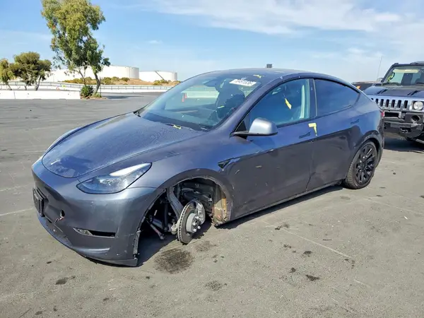 7SAYGAEE0PF833918 Tesla Model Y 2023 — Front end damage, before-repair photo