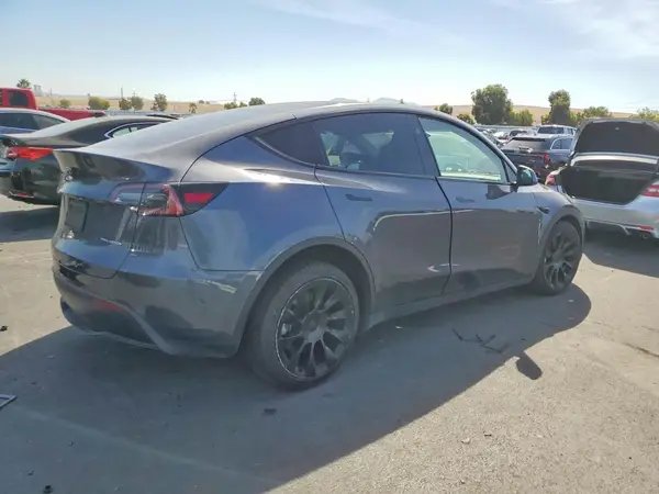 7SAYGAEE0PF833918 — 2023 Tesla Model Y, photo 3 from Copart, Front end