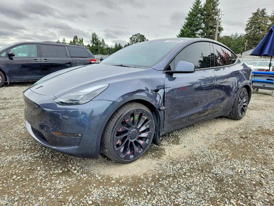 2023 Tesla Model Y VIN 7SAYGDEF0PF883194 фото 1
