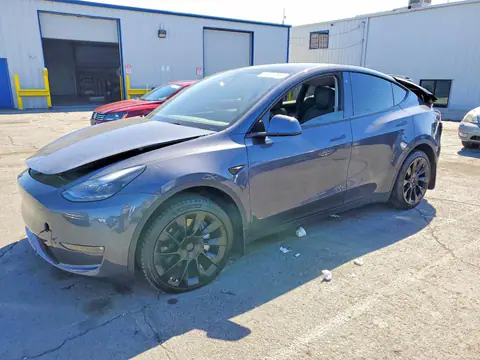 7SAYGAEE8PF743044 — 2023 Tesla Model Y, Parte trasera (Rear End), fotos antes de reparar
