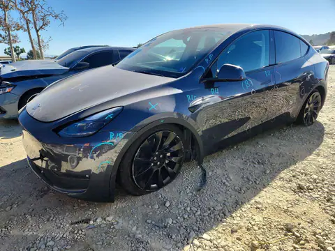7SAYGAEE0PF827889 — 2023 Tesla Model Y, Daños en los bajos (Undercarriage), fotos antes de reparar