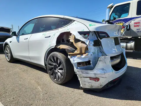 7SAYGDEE9PF922825 — 2023 Tesla Model Y, ფოტო 2, Copart 27.10.2026, ქვედა ნაწილის დაზიანება