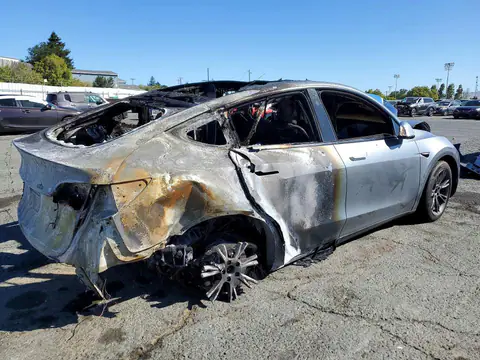 7SAYGDEE4RF125868 — 2024 Tesla Model Y, foto 3 de Copart 23.10.2026, Incendio
