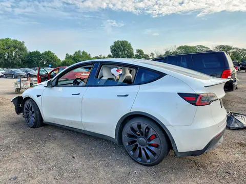 7SAYGDEF2RA330501 — 2024 Tesla Model Y, фото 2 с аукциона Copart 16.10.2026, Передняя часть