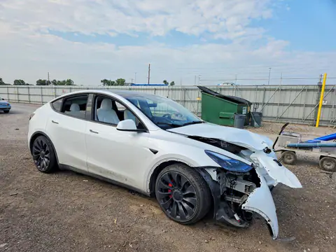 7SAYGDEF2RA330501 — 2024 Tesla Model Y, фото 4 с аукциона Copart 16.10.2026, Передняя часть
