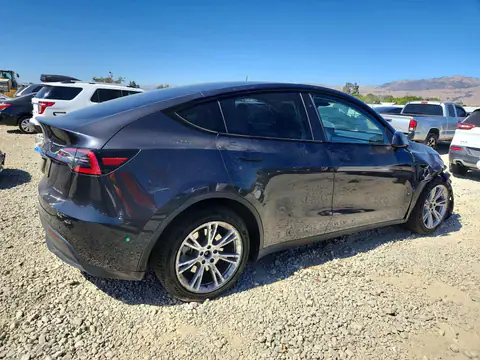 7SAYGDEE4RF013782 — 2024 Tesla Model Y, zdjęcie 3 z Copart 22.10.2026, Przód