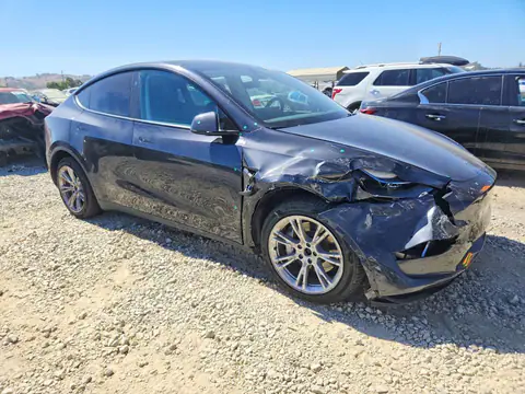 7SAYGDEE4RF013782 — 2024 Tesla Model Y, zdjęcie 4 z Copart 22.10.2026, Przód