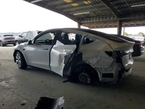 2024 Tesla Model Y VIN 7SAYGDEE1RF054192 фото 2