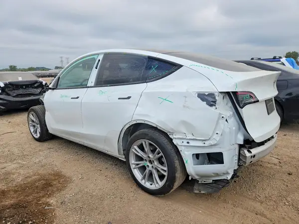 7SAYGDEE0RA286490 — 2024 Tesla Model Y, zdjęcie 2 z Copart 13.10.2026, Przód