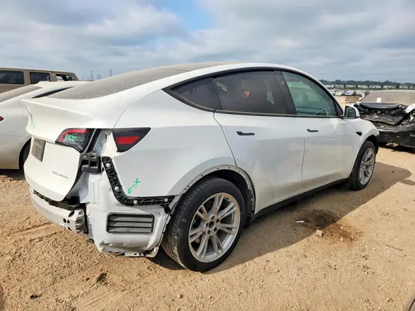 7SAYGDEE0RA286490 — 2024 Tesla Model Y, zdjęcie 3 z Copart 13.10.2026, Przód