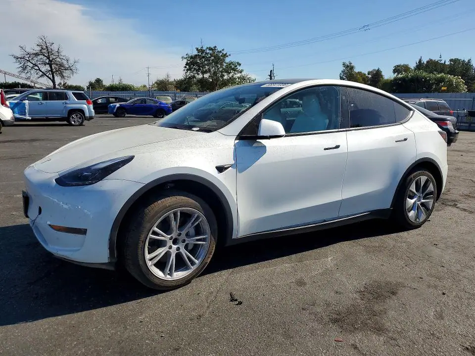 7SAYGDED0RF033308 Tesla Model Y 2024 — uszkodzenie Przód, zdjęcie przed naprawą