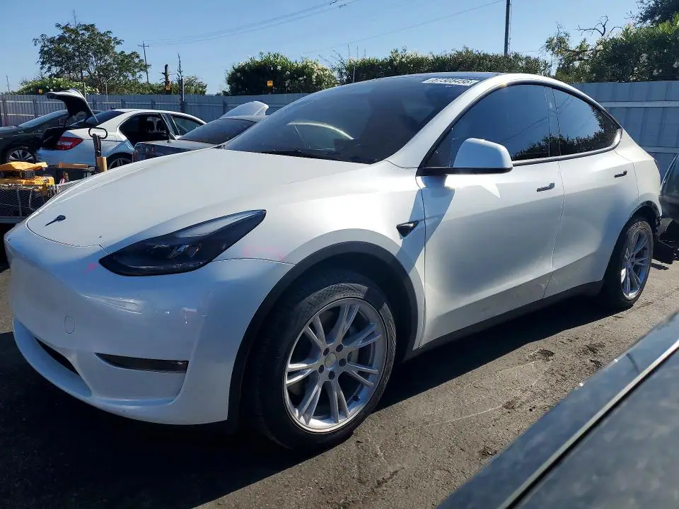 7SAYGDEE0RF066981 Tesla Model Y 2024 — повреждение Боковая часть, фото до ремонта