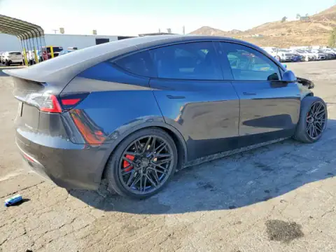7SAYGDEF5RF053703 — 2024 Tesla Model Y, фото 3 з Copart, Передня частина