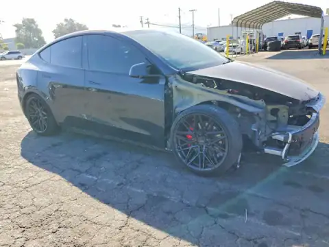 7SAYGDEF5RF053703 — 2024 Tesla Model Y, фото 4 з Copart, Передня частина