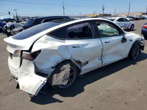 7SAYGDED5RF182703 — 2024 Tesla Model Y, foto 3 de Copart 28.10.2026, Vuelco