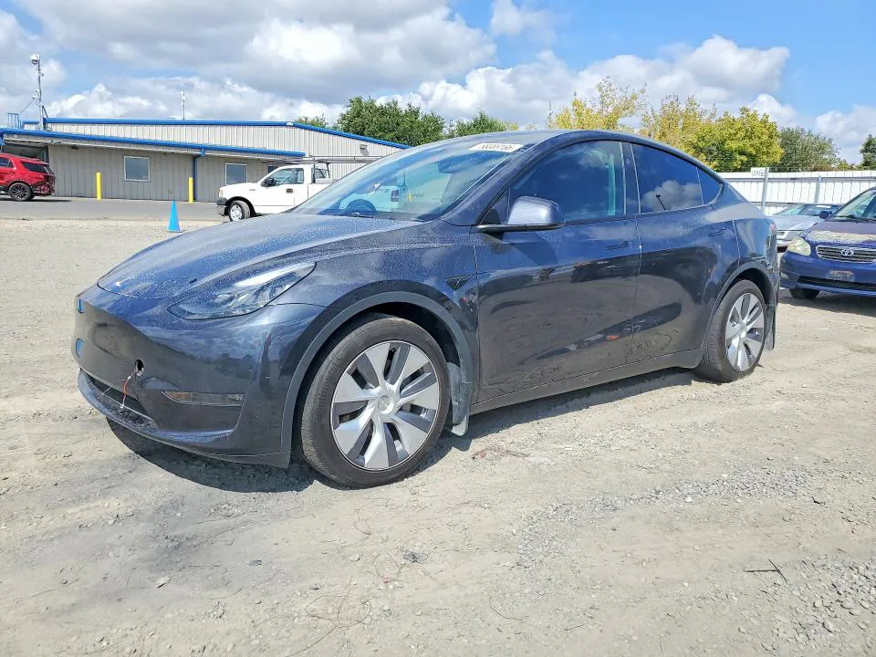 2024 Tesla Model Y VIN 7SAYGAEE1RF084761 фото 1