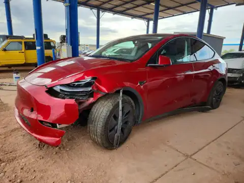 7SAYGDED9RF192392 — 2024 Tesla Model Y, Przód (Front End), zdjęć przed naprawą
