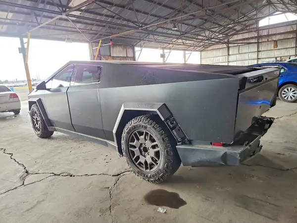 7G2CEHED4RA010192 — 2024 Tesla Model Y, фото 2 с аукциона Copart, Задняя часть