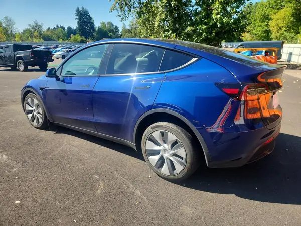 7SAYGAEE9RF981651 — 2024 Tesla Model Y, фото 2 с аукциона Copart, Передняя часть