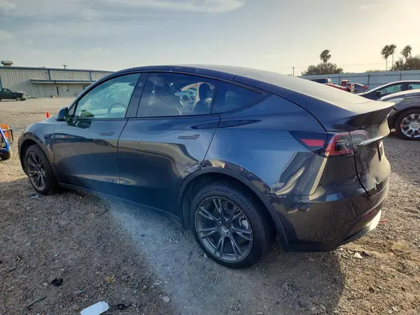 7SAYGDEE9RF177206 — 2024 Tesla Model Y, фото 2 с аукциона Copart, Боковая часть