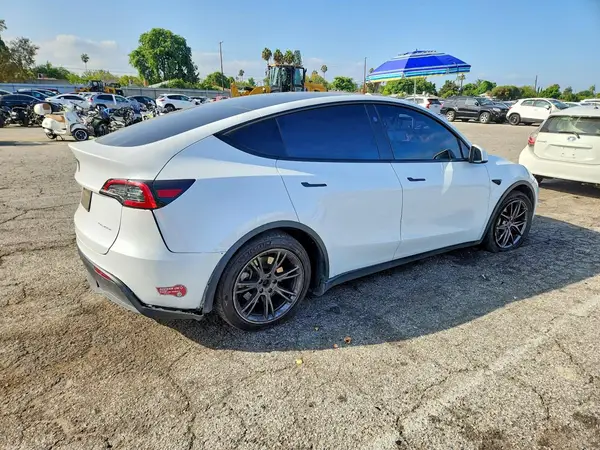 7SAYGDEE8RF165323 — 2024 Tesla Model Y, photo 3 from Copart, Front end