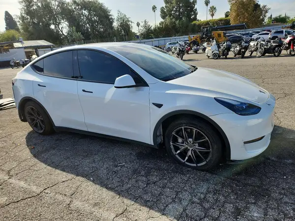 7SAYGDEE8RF165323 — 2024 Tesla Model Y, photo 4 from Copart, Front end