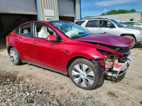 7SAYGAEE3RF990362 — 2024 Tesla Model Y, zdjęcie 4 z Copart 21.10.2026, Przód