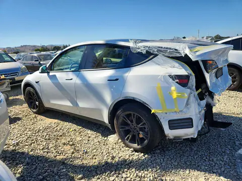 2024 Tesla Model Y VIN 7SAYGAEE6RF152794 фото 2