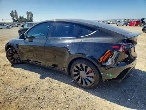 7SAYGDEF1RF168928 — 2024 Tesla Model Y, zdjęcie 2 z Copart, Przód
