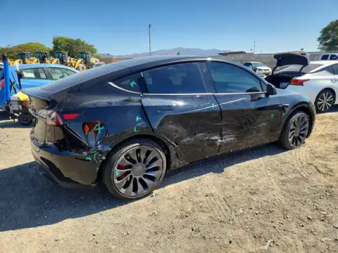7SAYGDEF1RF168928 — 2024 Tesla Model Y, zdjęcie 3 z Copart, Przód